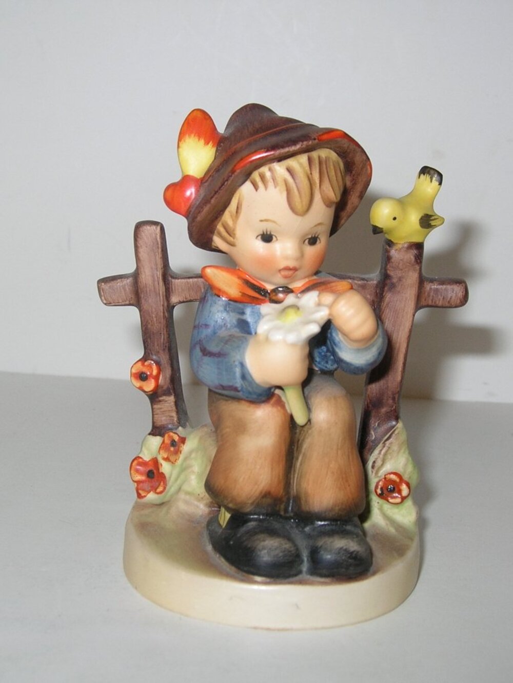 Goebel Hummel Figurine "SHE LOVES ME SHE LOVES ME NOT"#174 TMK3 4.5" T Boy